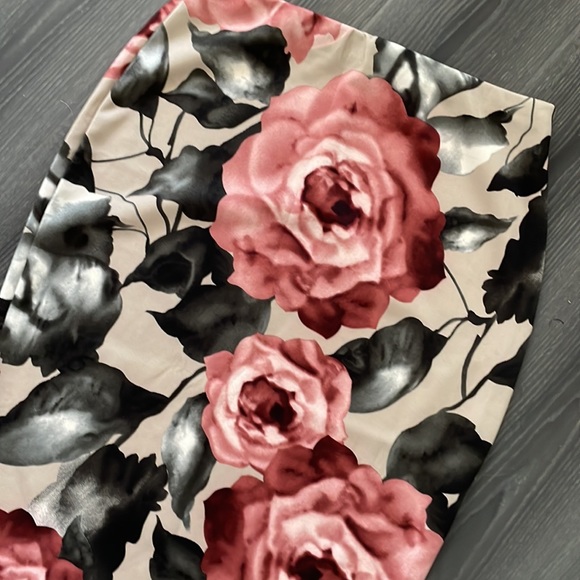 NWT Gorgeous Midi Skirt - Picture 3 of 4